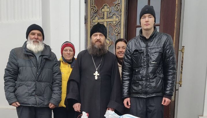 Полтавская епархия УПЦ передала помощь больнице и переселенцам. Фото: пресс-служба епархии
