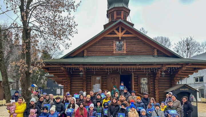 The Social Department delivered 300 gifts to children in Kyiv. Photo: UOC Department's Facebook