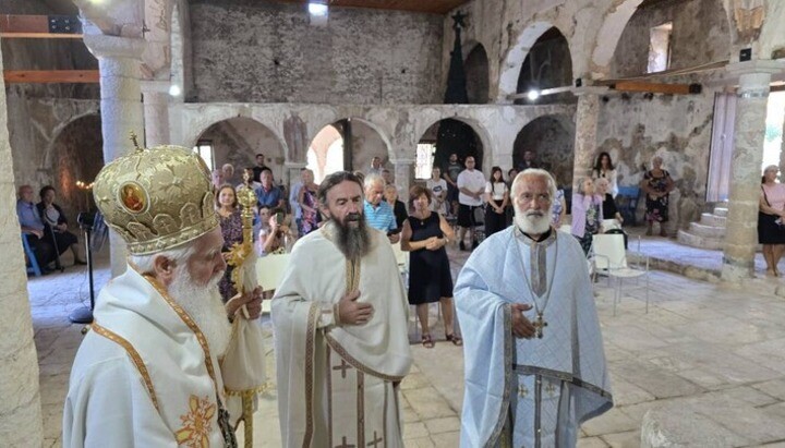 Λειτουργία στον ναό του Αγίου Σπυρίδωνα στο Βούνο Χιμάρας. 24 Αυγούστου 2025. Φωτογραφία: orthodoxianewsagency.gr