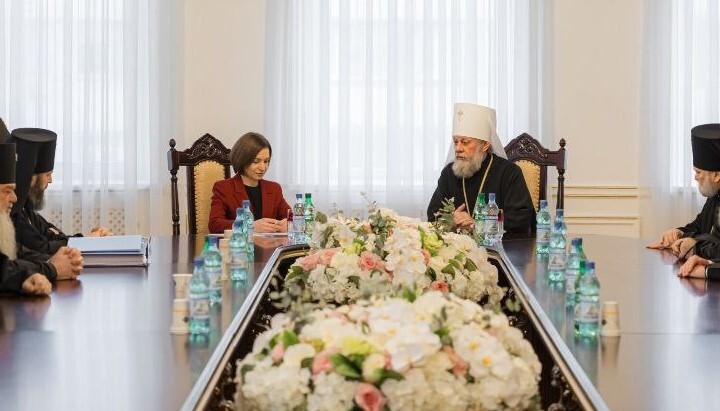 Митрополит Володимир і М. Санду на засіданні архієрейського Синоду Православної Церкви Молдови. Фото: пресслужба Православної Церкви Молдови