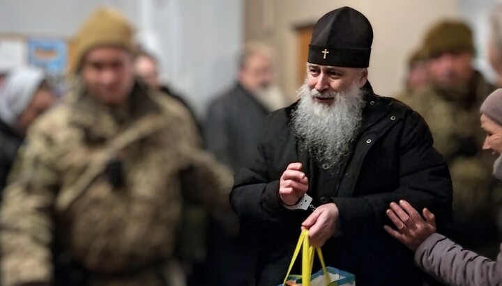 Metropolitan Arseniy in handcuffs. Photo: Sviatohirsk Lavra