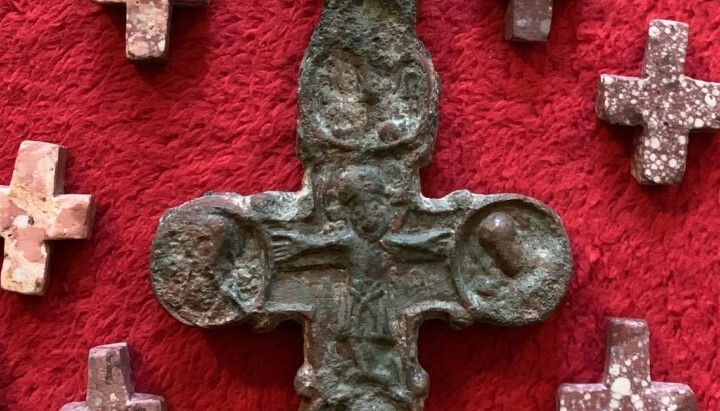A cross from the "Merchant's Treasure" hoard. Photo: ua.news
