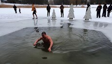 «Не украинская традиция»: власти Львова запретили купания на Крещение
