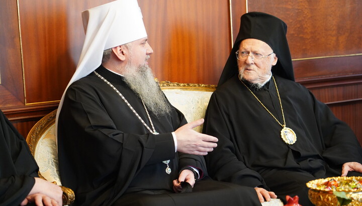 Dumenko telling Patriarch Bartholomew about the unity of Orthodoxy in Ukraine. Photo: Phanar's press service