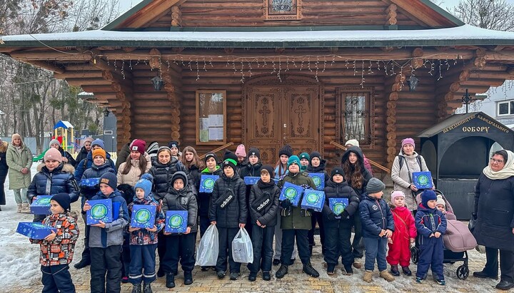 Рождественская благотворительная акция для семей переселенцев, многодетных и малообеспеченных семей, а также детей с инвалидностью. Фото: Синодальный отдел УПЦ по социально-гуманитарным вопросам