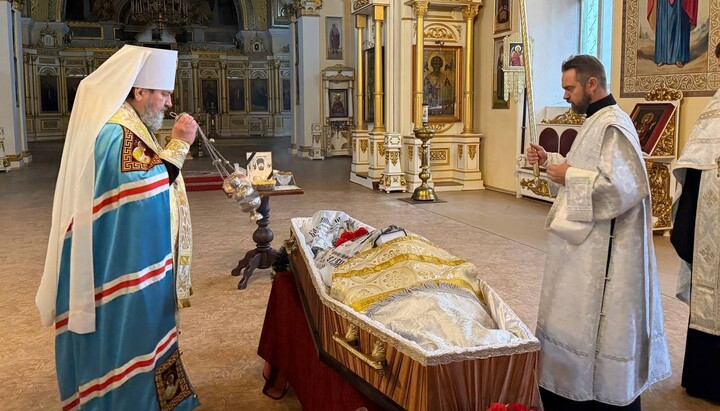 Відспівування настоятеля Покровського храму в селі Орлово протоієрея Георгія Горбенка. Фото: Херсонська єпархія