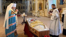 In Kherson, Met. Ioann serves funeral for UOC priest killed by drone strike