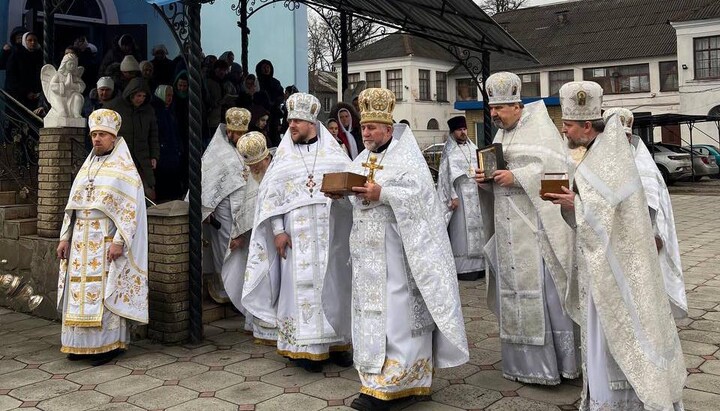 Різдвяний хресний хід містом Кам'янське. Фото: Кам'янська єпархія