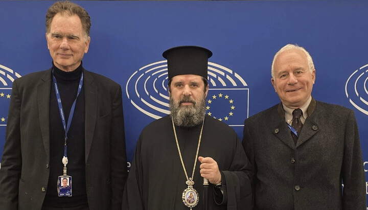 Αρχιεπίσκοπος Αλβανίας Ιωάννης με ευρωαξιωματούχους. Φωτογραφία: orthodoxtimes.com