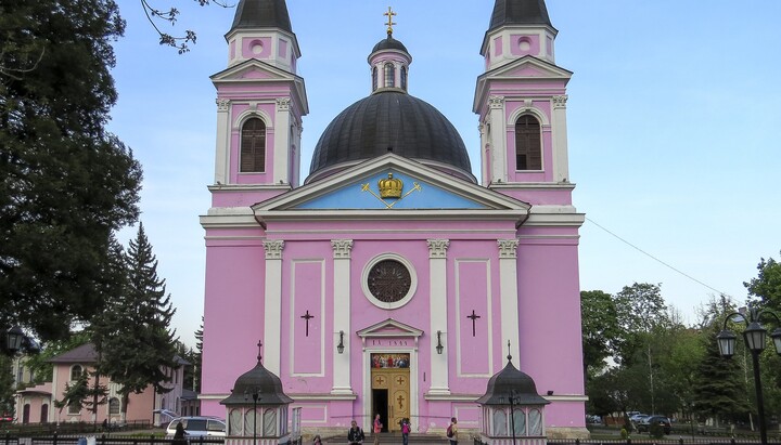 Свято-Духівський собор у Чернівцях. Фото: Вікіпедія