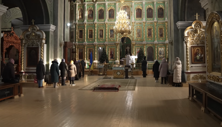 A Sunday "service" of the OCU at the Trinity Cathedral after the UOC expulsion. Photo: Suspilne Chernihiv