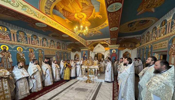Митрополит Сергій освятив розписи в храмі жіночого монастиря в селищі Красноїльськ. Фото: Фейсбук вірних Чернівецької єпархії