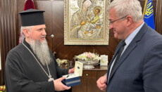 Foreign Minister congratulates Dumenko and presents him with valuable watch