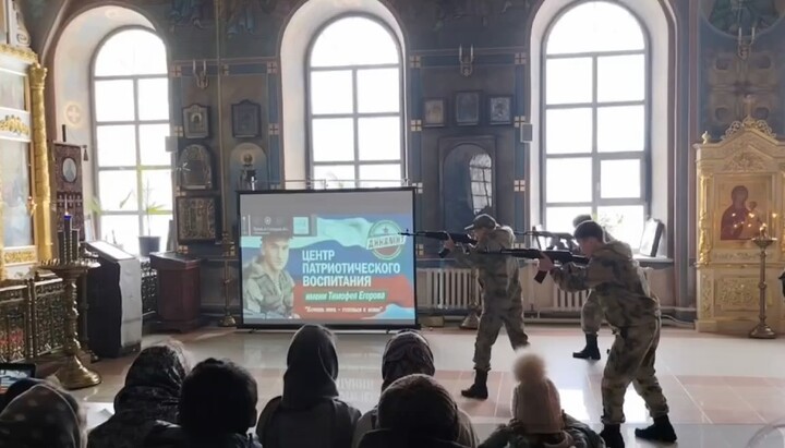 Кадр из выступления в Петропавловском храме. Фото: ТГ-канал «Православие и зомби»