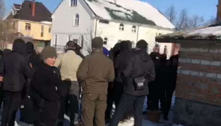 Захоплення Миколаївського храму в Щасливому. Фото: УПЦ