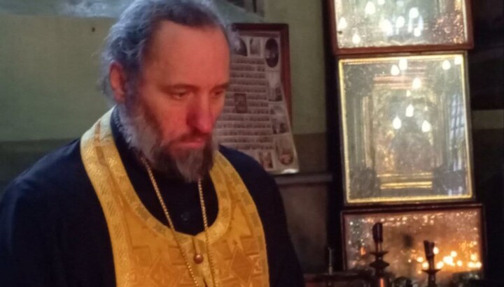 Настоятель Свято-Михайлівського храму УПЦ протоієрей Анатолій Черненко. Фото: Перший Козацький