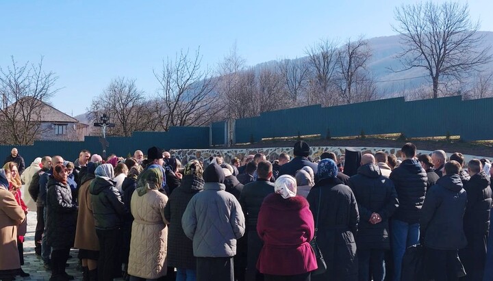 A parish meeting of the UOC in the village of Pasika. Photo: transcarpathia