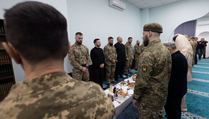 Zelensky marks the beginning of Ramadan in a mosque. Photo: OP