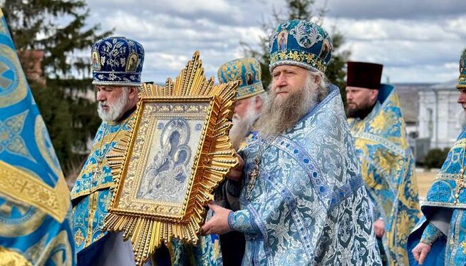 Крестный ход в поселке Козельщина. Фото: Полтавская епархия
