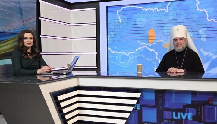 Shostatsky during a television broadcast. Photo: the Facebook page of the OCU’s Khmelnytskyi Eparchy