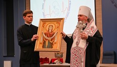 Думенко приніс до МОЗ ікону церковнослов'янською