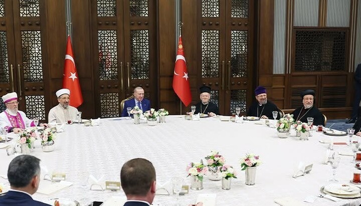 Συμμετέχοντες στο ιφτάρ στην Άγκυρα. Φωτογραφία: Λογαριασμός Instagram nouvelleaubefr