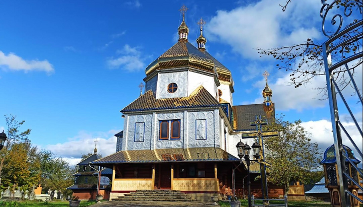 Петропавлівський храм у селищі Космач. Фото: відкриті джерела