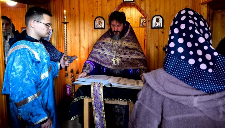 Богослужение на гонимом приходе в Керстенцах. Фото: редакция СПЖ