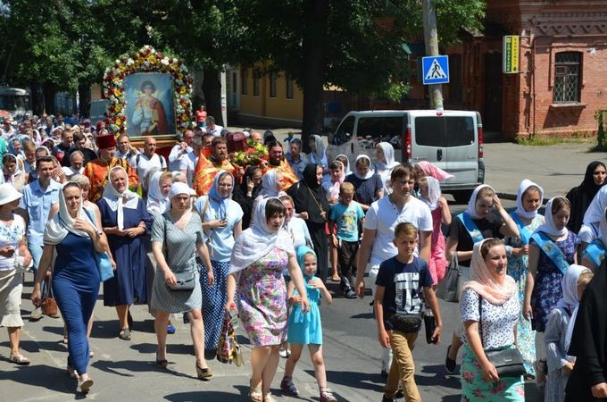 В Ровенской епархии УПЦ продолжается Крестный ход с перенесением мощей Викентия-воина