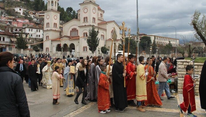 Албанські православні християни в процесії на честь Богоявлення. Фото: orthochristian.com