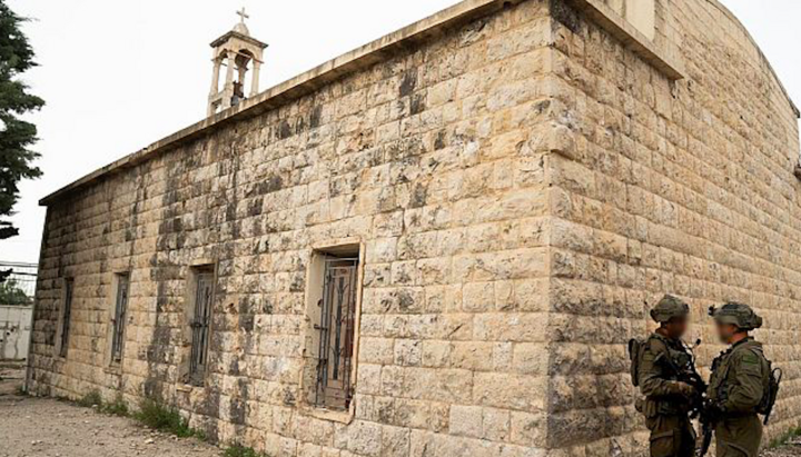 The Israeli military near a church in southern Lebanon. Photo: "Israel News"