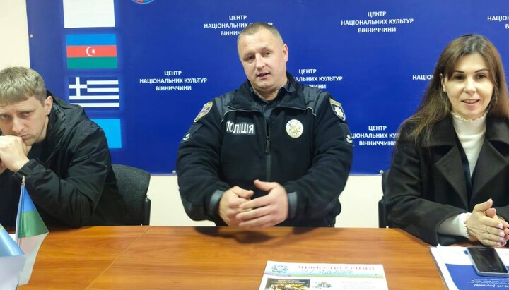 Представители властей и правоохранителей Винницкой области. Фото: Фейсбук Совета церквей и религиозных организаций области