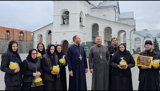 Священники УПЦ передали допомогу прифронтовим монастирям і парафіям