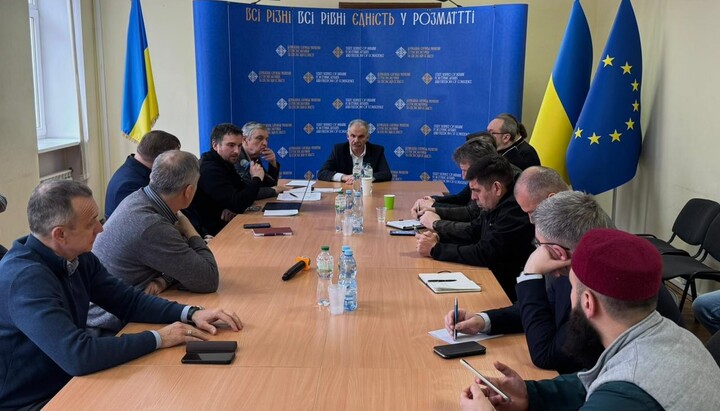 Виктор Еленский с представителями ВСЦиРО. Фото: Фейсбук-страница ГЭСС