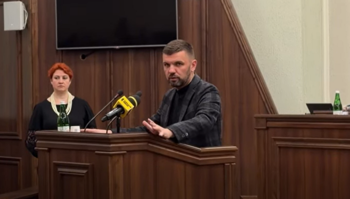 Βουλευτής Ίγκορ Γκουζ. Φωτογραφία: απόσπασμα από βίντεο στο Facebook