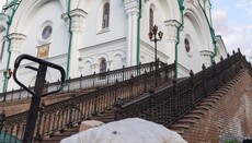 У Святогірську лавру напередодні Пасхи привезли гумдопомогу з Буковини