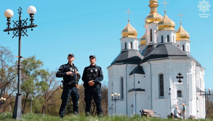 Полиция у храма. Фото: сайт Нацполиции