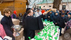 UOC Social Department delivers 1,500 Easter cakes to displaced families