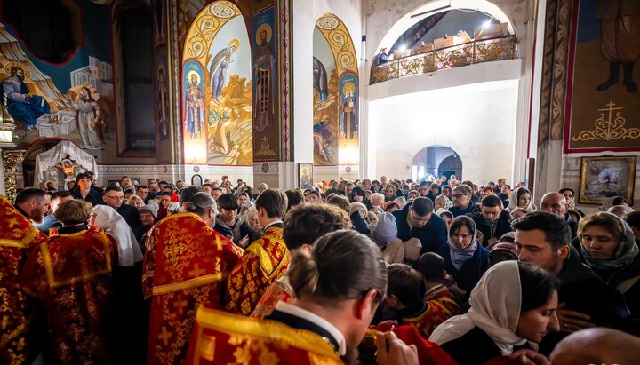 Θεία Λειτουργία στο αρχιερατικό μετόχι της ΟΕΚ της Γεννήσεως της Παναγίας Θεοτόκου. Φωτογραφία: Επισκοπής Τσερκάσων