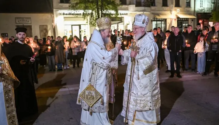 Romanian and Serbian Orthodox meet during a joint procession. Photo: Episcopia Daciei Felix