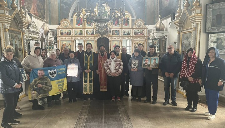 Нові «парафіяни» в Михайлівському храмі Безуглівки. Фото: Катя Мазур