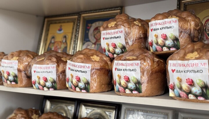 Easter cakes bearing an MP’s advertisement. Photo: Facebook page of the OCU church