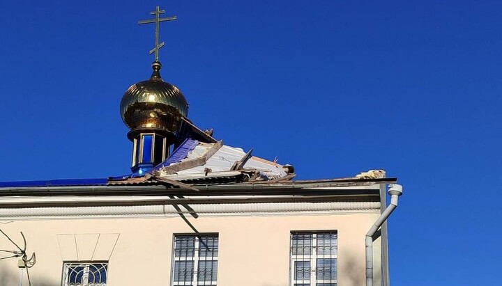 Постраждала покрівля храму на честь Успіння Пресвятої Богородиці. Фото: Facebook Вінницької єпархії
