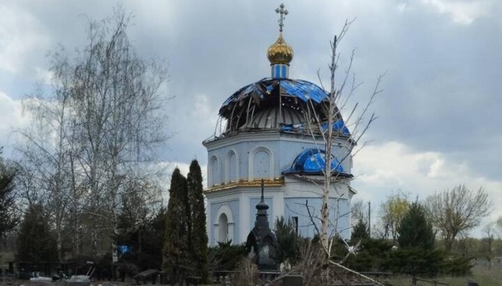 Damage caused by shelling to the chapel of the Iveron Icon of the Mother of God of the UOC in Myrnohrad. Photo: UOC Information Center on Facebook