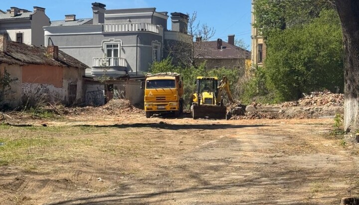 Στο Ιβάνο-Φρανκίβσκ στη θέση του κατεδαφισμένου ναού της ΟΠΕ οι αρχές διαμορφώνουν πάρκο