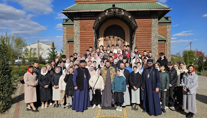 Учасники молодіжного форуму УПЦ у ковельському Свято-Миколаївському храмі. Фото: Facebook