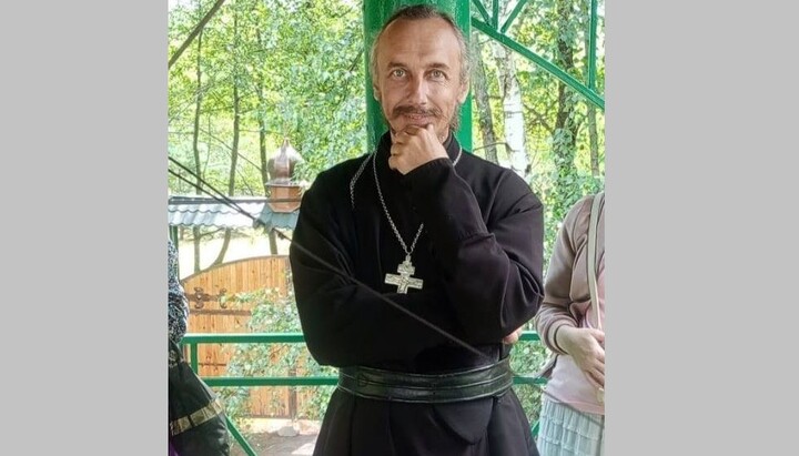 Настоятель храму Різдва Богородиці УПЦ с. Нові Вороб'ї священноінок Ілія. Фото: t.me/kozakTv1