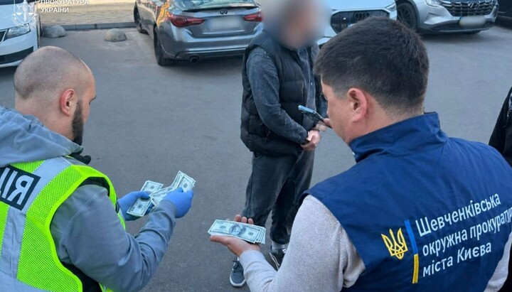 Detention of a fraudster. Photo: Kyiv Prosecutor's Office