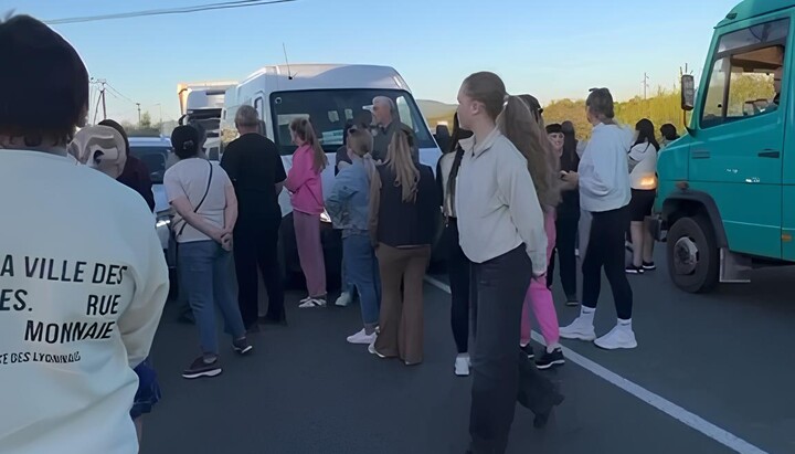 Αποκλεισμός της οδού στο χωριό Λίπτσα. Φωτογραφία: ανοιχτές πηγές