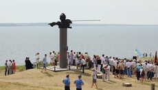 У Херсонській єпархії УПЦ відсвяткували День Конституції козацьким шоу